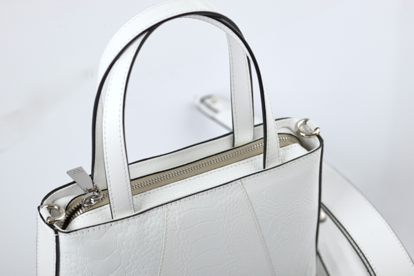 Lily - Image 3